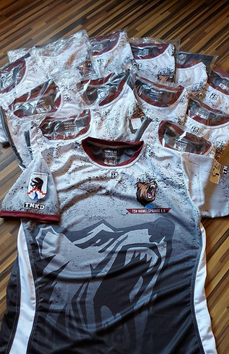 Eine neue Rutsche von eSport Trikots von <a href="/tankedsports/">Tanked</a> für unsere Spieler sind eingetroffen 😍

Wie findet ihr sie?

#esport
#tsvh 
#trikot
#neu
#verdient
#bär
#stil
#modebewusst