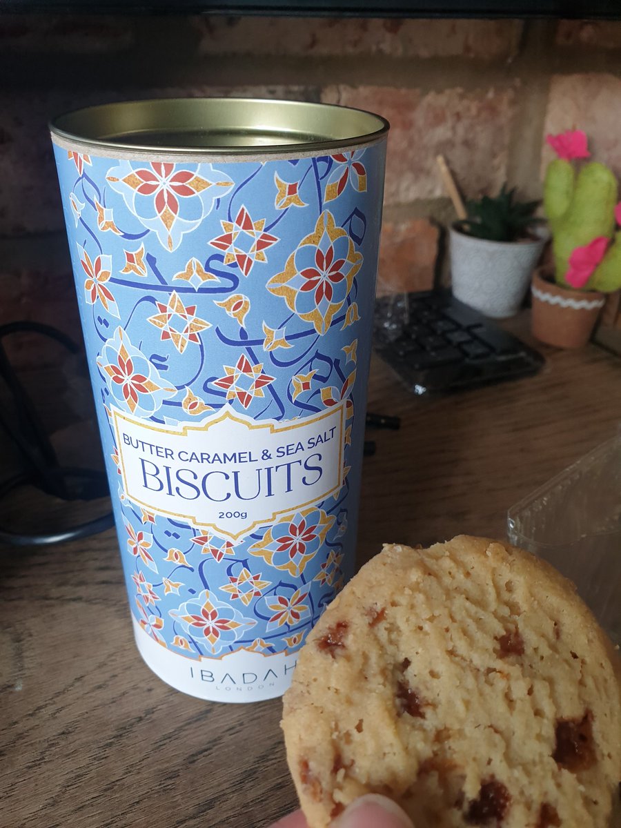 Really beautiful gifts for friends &amp; family for Ramadan &amp; Eid by cool independent  company Ibadah. Tried the biscuits &amp; they are super delicious 💚💚

@McrMuseumShop have a discount code atm: RAMADAN2022 for 10% off!

manchestermuseumshop.co.uk
