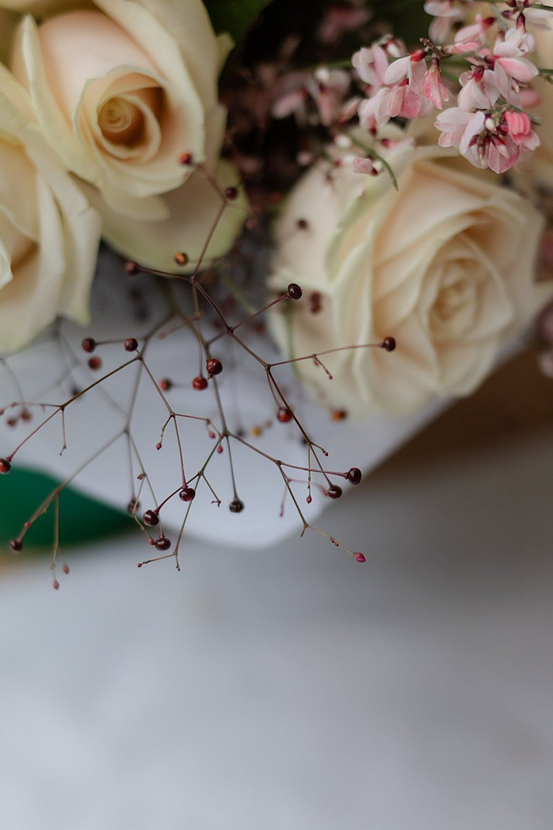 leaf_magnolia's tweet photo. One of my favourite bouquets from Valentine’s Day #roses #genista #longjohn #floralgift #springflowers #fragrantflowers #mlfloral #hertfordshireflorist #luxuryflowers #luxuryroses https://t.co/5bd6CuwE5p