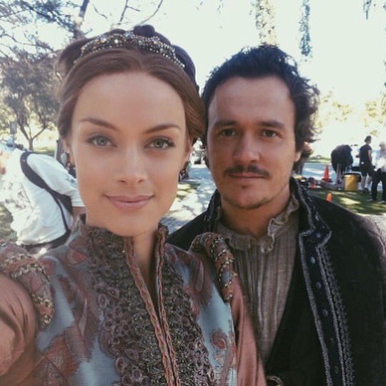 ReignedUsIn's tweet photo. #Reign 4x06 #behindthescenes #rachelskarsten #bengeurens #adelaidekane #willkemp https://t.co/kuPvJjizN1