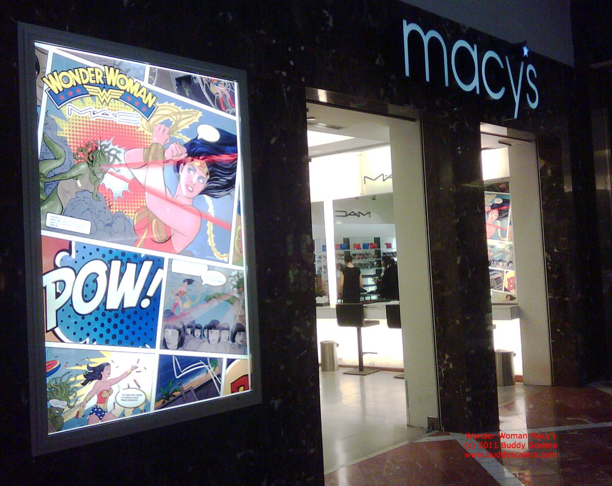 ComicBookSchool's tweet photo. Back in 2011, the @MACcosmetics store in NJ ran a #WonderWoman campaign. POW!

#MACCosmetics #dccomics #marketing #contentmarketing #customcomics https://t.co/5gsFw05h4l