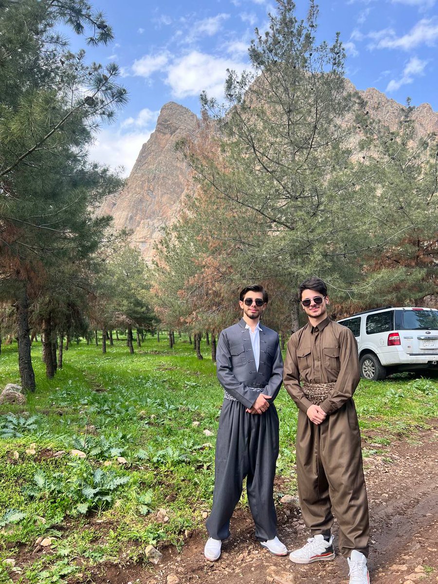 zozkzana's tweet photo. نەمردم جلی کوردیشم لەبەرکرد. https://t.co/dMppp1h1rE