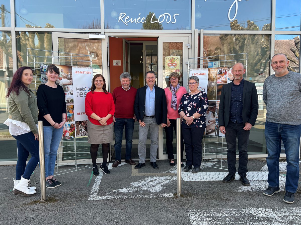 CressBFC's tweet photo. Belle initiative collective ce matin aux RDV SignaturESS ! A «La Maison 3D» à Audincourt : évènement ouvert à tous pour trouver un emploi utile au territoire. @CressBFC @Nexem_actu  @UDESnationale @GroupePSL @IDEIS @paysmontbeliard  @Francasdudoubs @poleemploi_bfc https://t.co/tEo7K45S2i