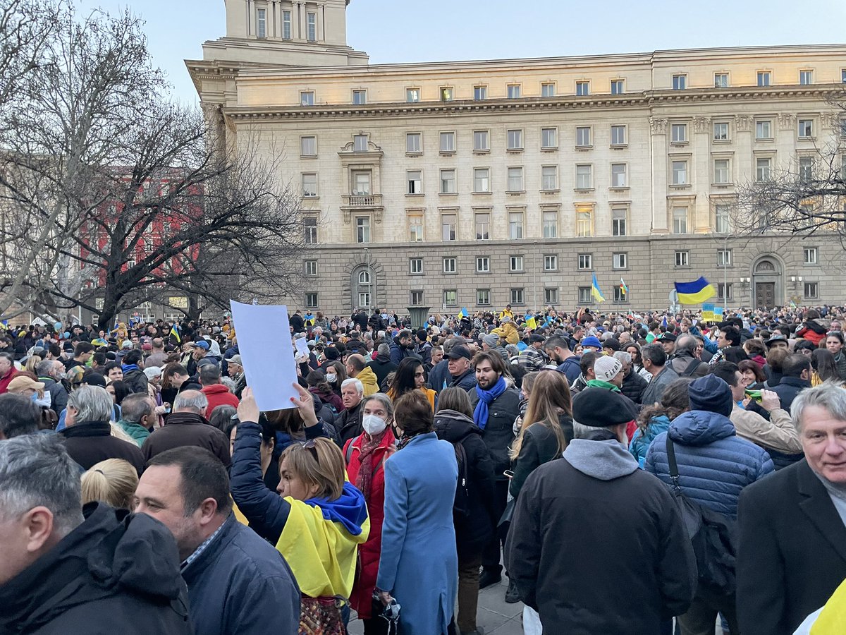 SamRamani2's tweet image. The Russian ambassador to Bulgaria claimed that the Bulgarian people do not support Ukraine. Sofia has responded in style.