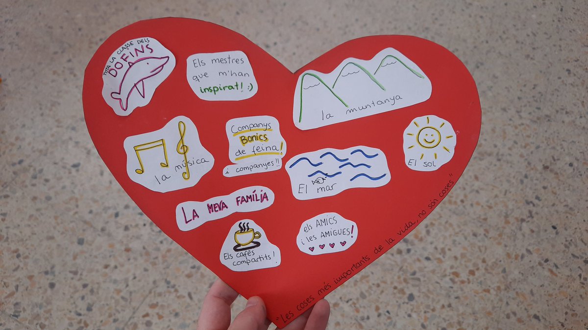 Ser mestra també va de parlar amb els nens i nenes sobre coses tan importants com que "les coses més importants de la vida no són coses"
I aquests són els millors moments❤ #mestres