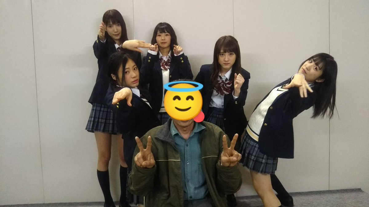 rNzry2ahDX5S0gP's tweet photo. #AL092 #写メ会 より😌
りーぬのポーズは、
『#隣の彼はカッコよく見える』
のダッダッダ、ダッダッダかな😂
#せりちゃんのめもりーぬ
#博多のダンス番長
#熊沢世莉奈
#りーぬの思い出
#HKT48を応援しよう https://t.co/jwV0erXTHr