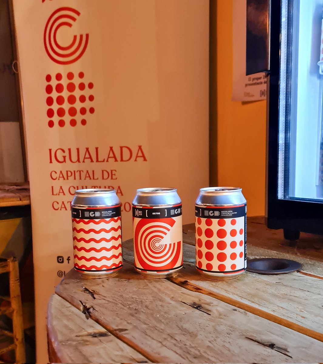 igualadaccc2022's tweet photo. Presentem la 08700! La cervesa oficial d'Igualada Capital de la Cultura Catalana 🍻
Creada i elaborada per la cervesera igualadina #RecBrew.
#CulturaIgualada https://t.co/lrFxMBJABy