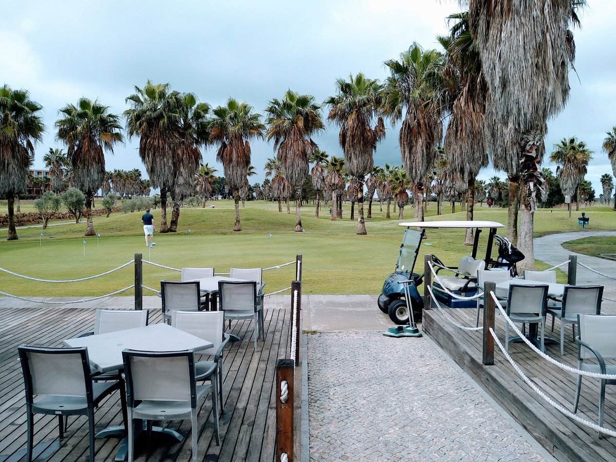 WirralGC's tweet photo. Fantastic short game facilities at Salgados Golf Resort.
Putting drills...green reading and pace control.@golfcoachsb @cobragolfuk @pumagolfuk https://t.co/WigoKySuQm