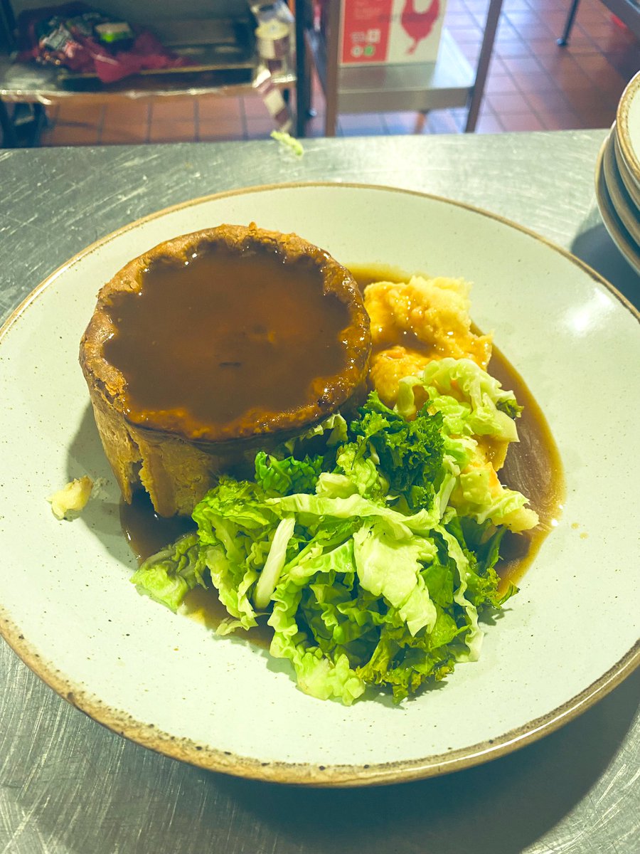 Just what u need when u come off the course ⛳️ ⛳️ #pienmash #golfsociety #pie #mash #gravy 🍽🍽