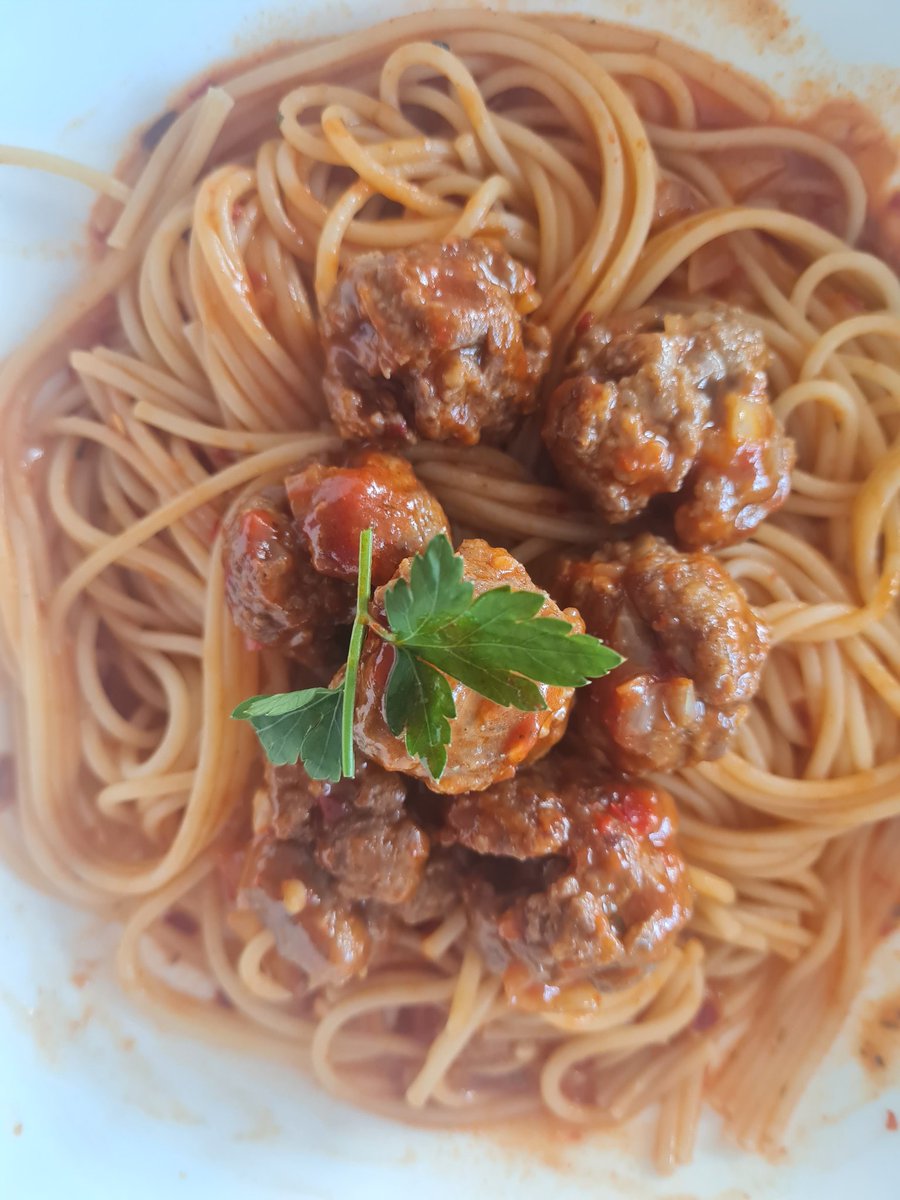 SHS_HFT's tweet image. S3 made Spaghetti and Meatballs this week. They all worked well and made an excellent job with garnishing and serving the dish 🍝 

Thanks to @MakeItScotchSc for the meat voucher!! 👏👌🌟 #makeItScotch