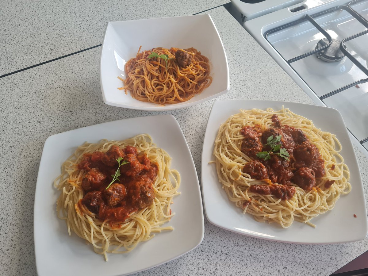 SHS_HFT's tweet image. S3 made Spaghetti and Meatballs this week. They all worked well and made an excellent job with garnishing and serving the dish 🍝 

Thanks to @MakeItScotchSc for the meat voucher!! 👏👌🌟 #makeItScotch