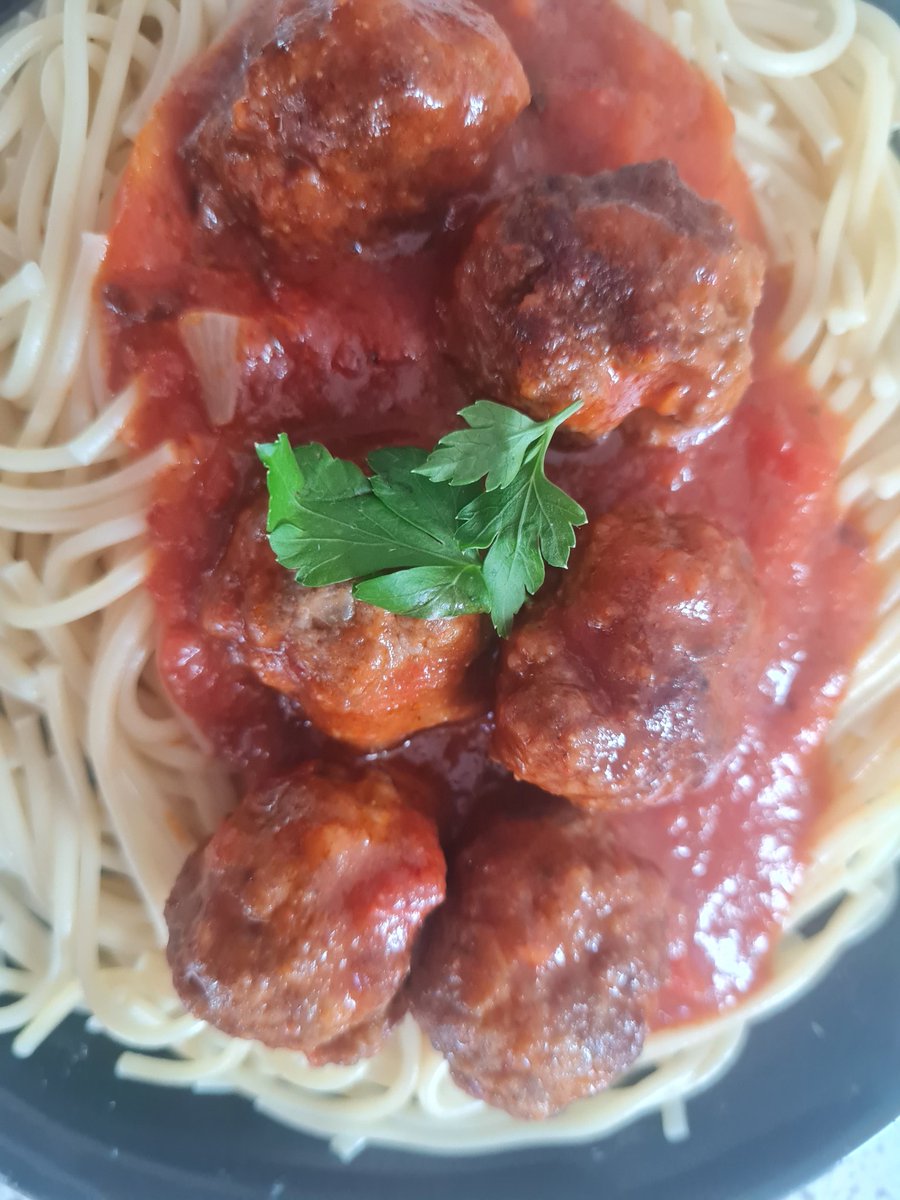 SHS_HFT's tweet image. S3 made Spaghetti and Meatballs this week. They all worked well and made an excellent job with garnishing and serving the dish 🍝 

Thanks to @MakeItScotchSc for the meat voucher!! 👏👌🌟 #makeItScotch