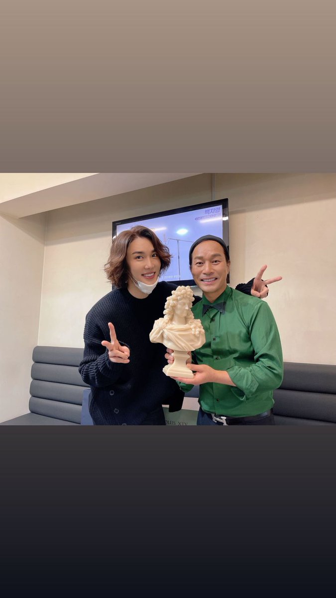 KazokPeru's tweet photo. 24.03.22 #Pic 📷 #박정민 #parkjungmin 

∆•|Park Jung Min &amp; friends |•∆

Cambio de look de @JungMin0403 

Cr: mr.kalavin 
Repost by: @KazokPeru https://t.co/QC0haUNRyo