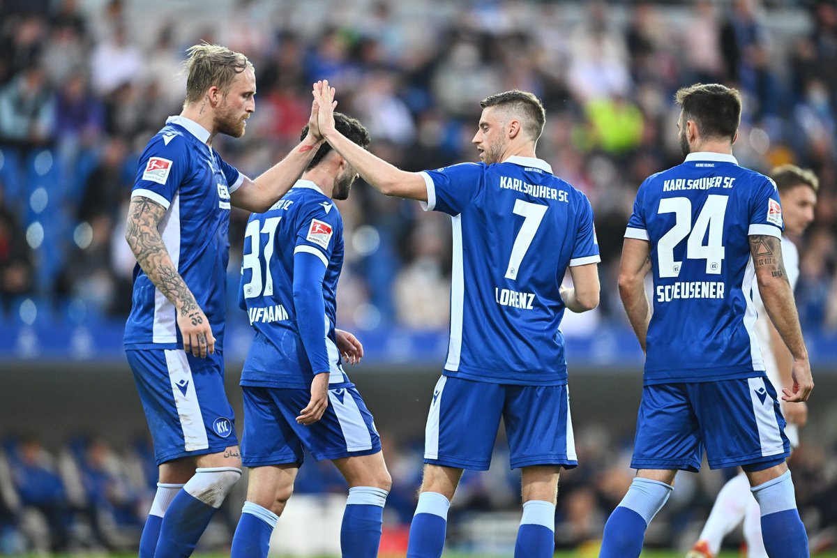 KarlsruherSC's tweet photo. Was für ein Torspektakel und das Ganze noch für den guten Zweck vor mehr als 3.000 Zuschauern! Wir schlagen den @FCBasel1893 mit 6:1. Zum Spielbericht ➡️ https://t.co/KM6w8zLkUV

#KSCFCB #KSCmeineHeimat https://t.co/kvj3wNWLiN