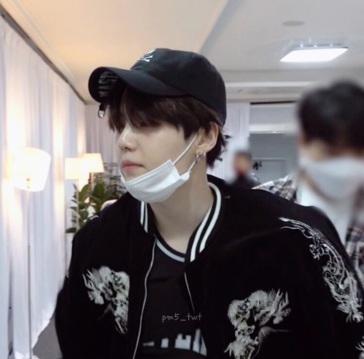 make_ucry's tweet photo. 헤테로 정호섟 짝사랑하던 민윥기(근데 얘도 헤테로였음) 지 마음 깨닫기까지도 오래 걸린데다가 지도 남자한테 마음 간게 처음이니 고백 한 번 못해보고... 혼자 앓다가 흘러넘치는 제 마음이 도저히 감당이 안되서 다른 사람 만나보려고 아무나 다 소개받고 다님. #홉슈 https://t.co/Y9voYbS9J6