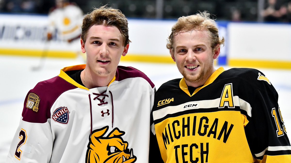 UMDMensHockey's tweet photo. Family affair. #BulldogCountry https://t.co/xUXXUrFYZg