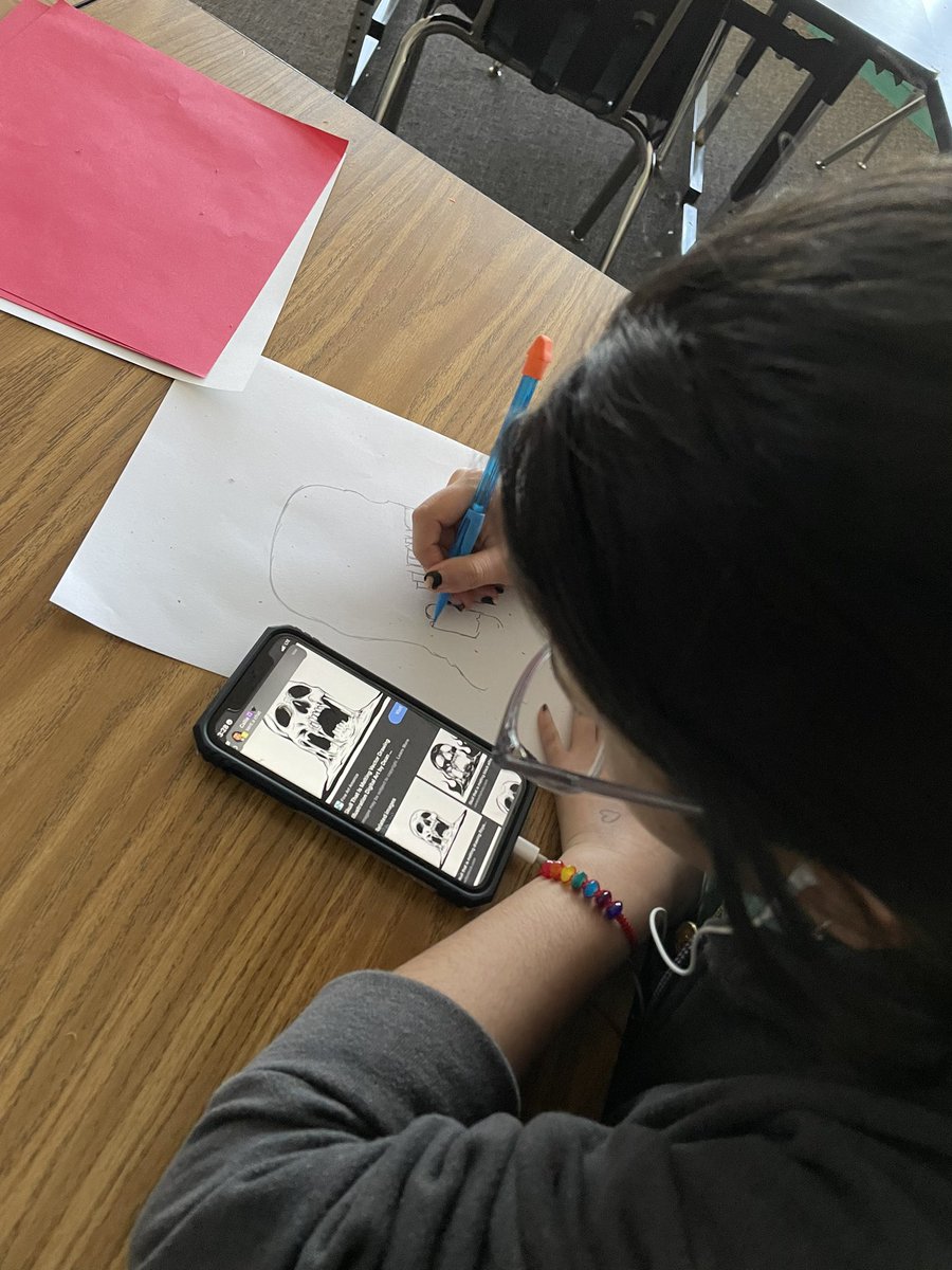SpanishEagles's tweet photo. Ss are working on #artistic representations of #immigration based on the #documentary #whichwayhome showing #hope, #dreams, #dangers. We had good discussions in English as TL is limited.#spanishclass #immigration #langchat #espanol #highschool https://t.co/NrO6QmB07q