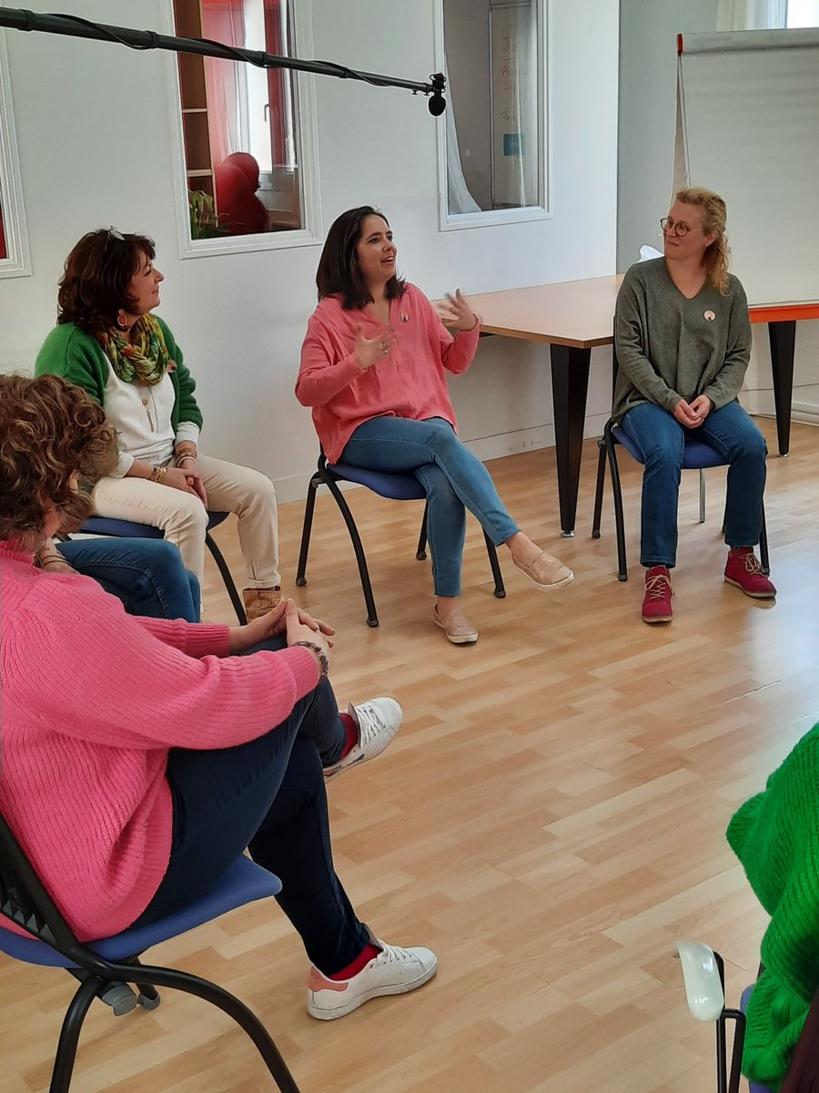 FondationAesio's tweet photo. Clap de fin pour notre tournage à Bordeaux avec #LBurn. 📹 Cet après-midi, nous avons pu suivre les activités proposées aux Burn'ettes : groupe de parole, sophrologie, dessin, entretien sur la gestion des émotions et After No Work. Une journée pleine de partage et d'émotions 💫 https://t.co/8LCfvNkBPG
