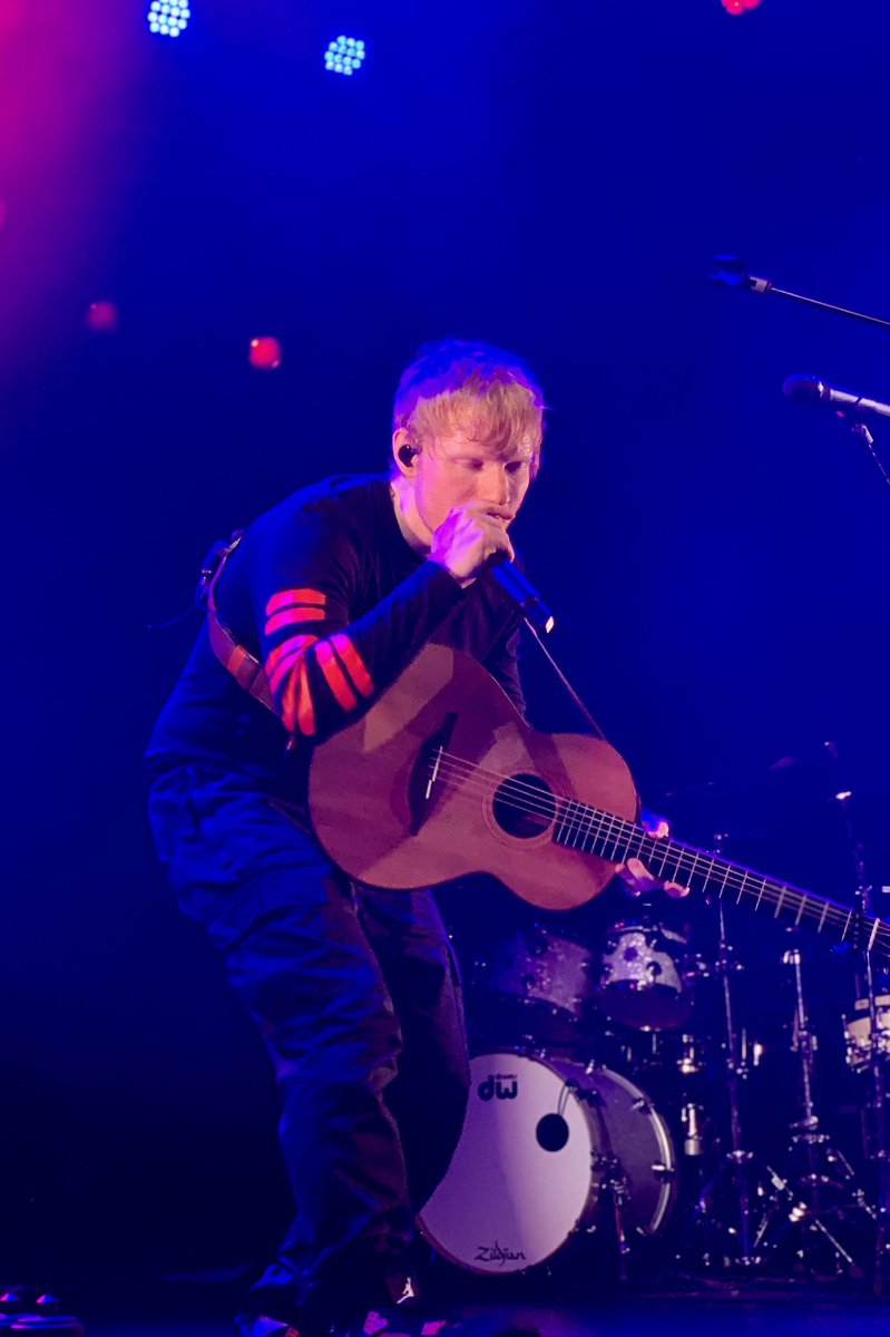 drunk_snowflake's tweet photo. When your bf takes the better photos of Ed from barrier 😳😍🤩 @edsheeran https://t.co/rZuCcaTg54