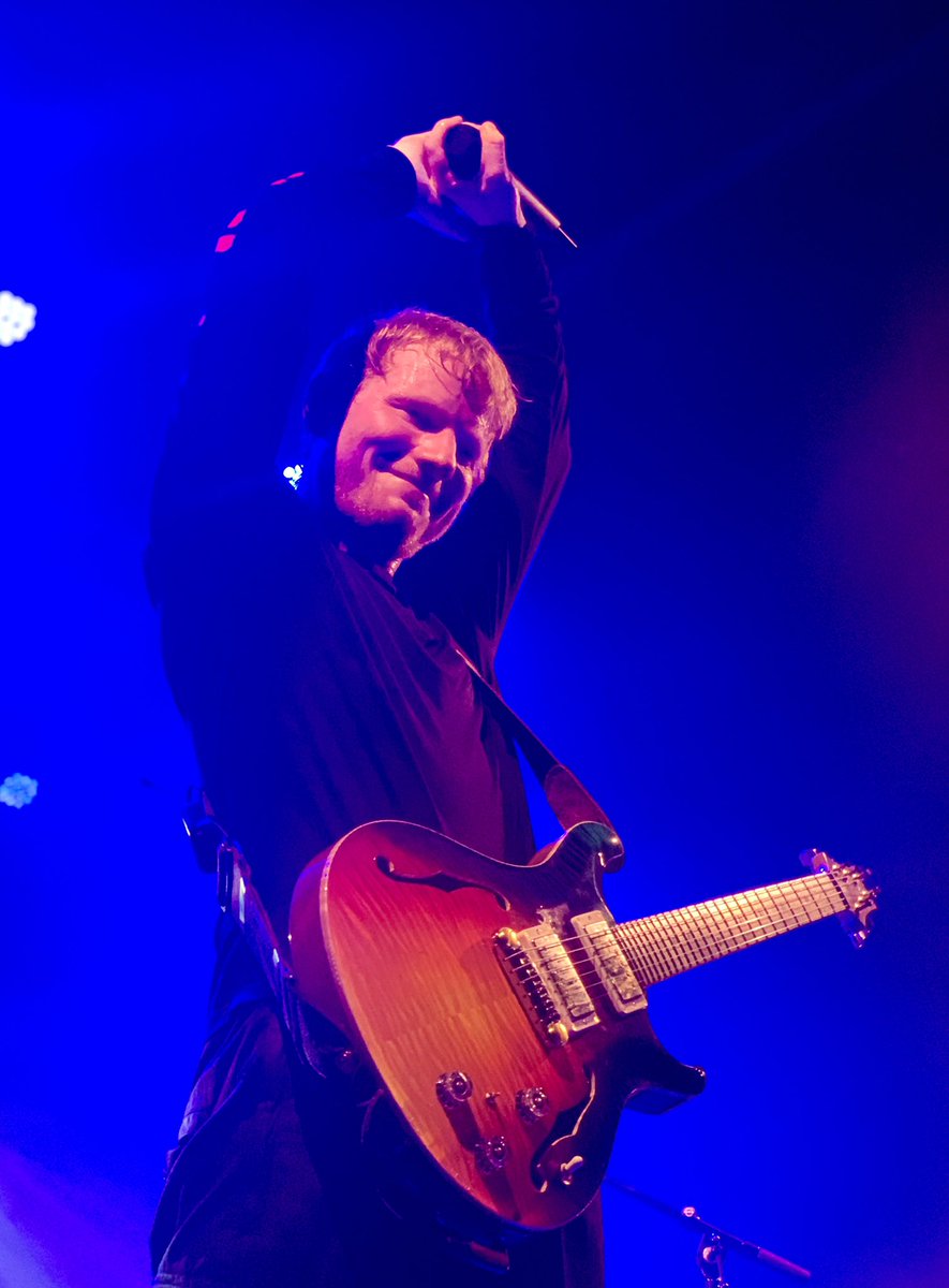 drunk_snowflake's tweet photo. When your bf takes the better photos of Ed from barrier 😳😍🤩 @edsheeran https://t.co/rZuCcaTg54