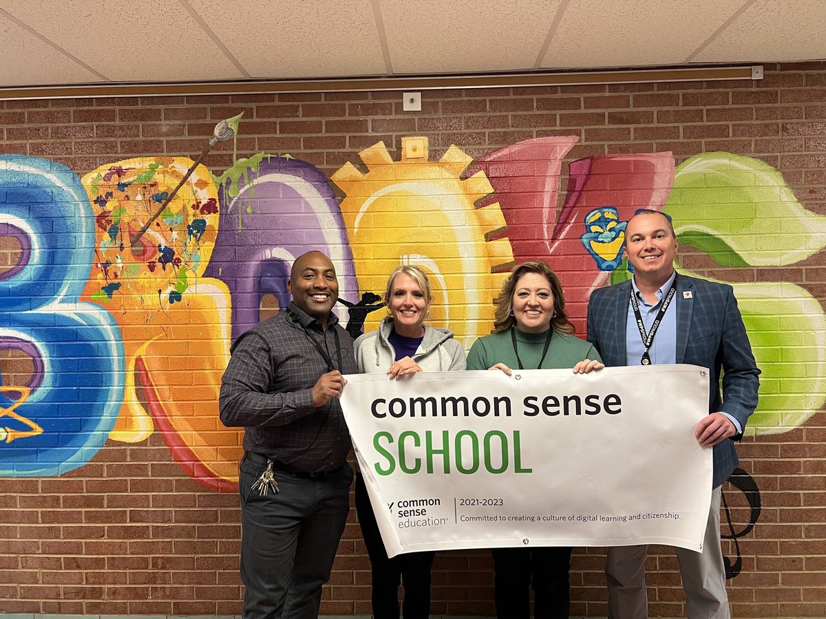 Special shout out to @WpsBrooks for making @CommonSenseEd Certification! @teachdoodah has been doing some amazing things there with Mr Givens. @WichitaUSD259 #DPVILS @mrs_smoke #digcit #FutureReady #WPSProud