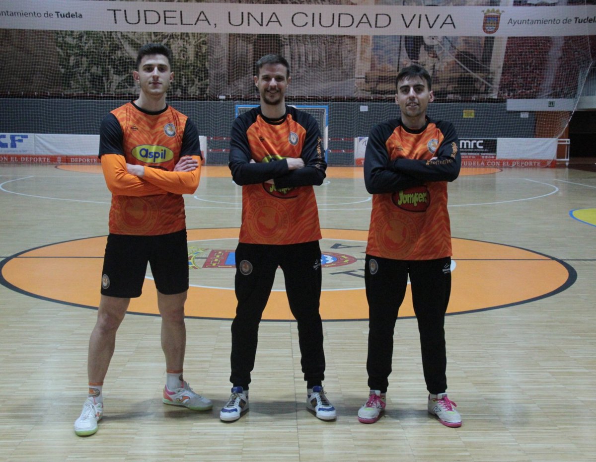 RiberaNavarraFS's tweet image. 💪🏻 Hoy hemos vuelto al trabajo para preparar el partido ante @fsalagarcia.

⚽ 🎾 Sesión de fútbol-tenis en cuya final se ha impuesto el trío murciano liderado por el capi @david_carnicer2, acompañado por @carlicos_10 y #Espín.

#VamosMiRibera🧡🖤