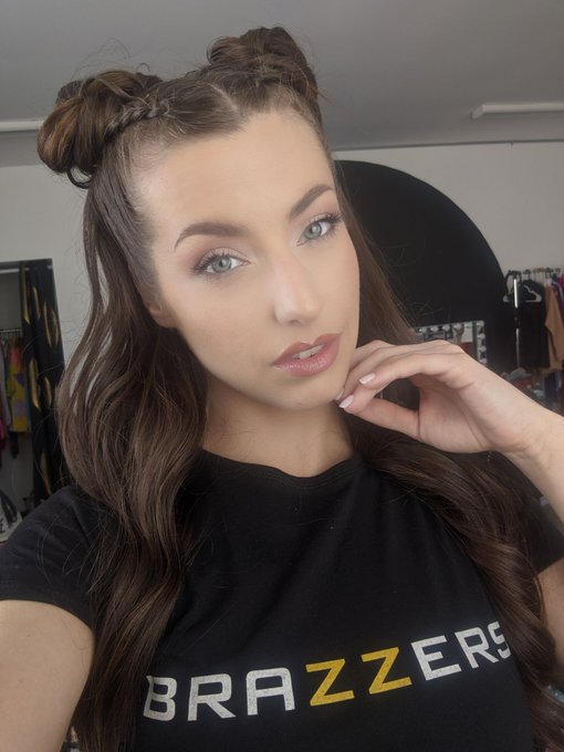 Feeling CUTE🧸 https://t.co/pBOBRBfVNo