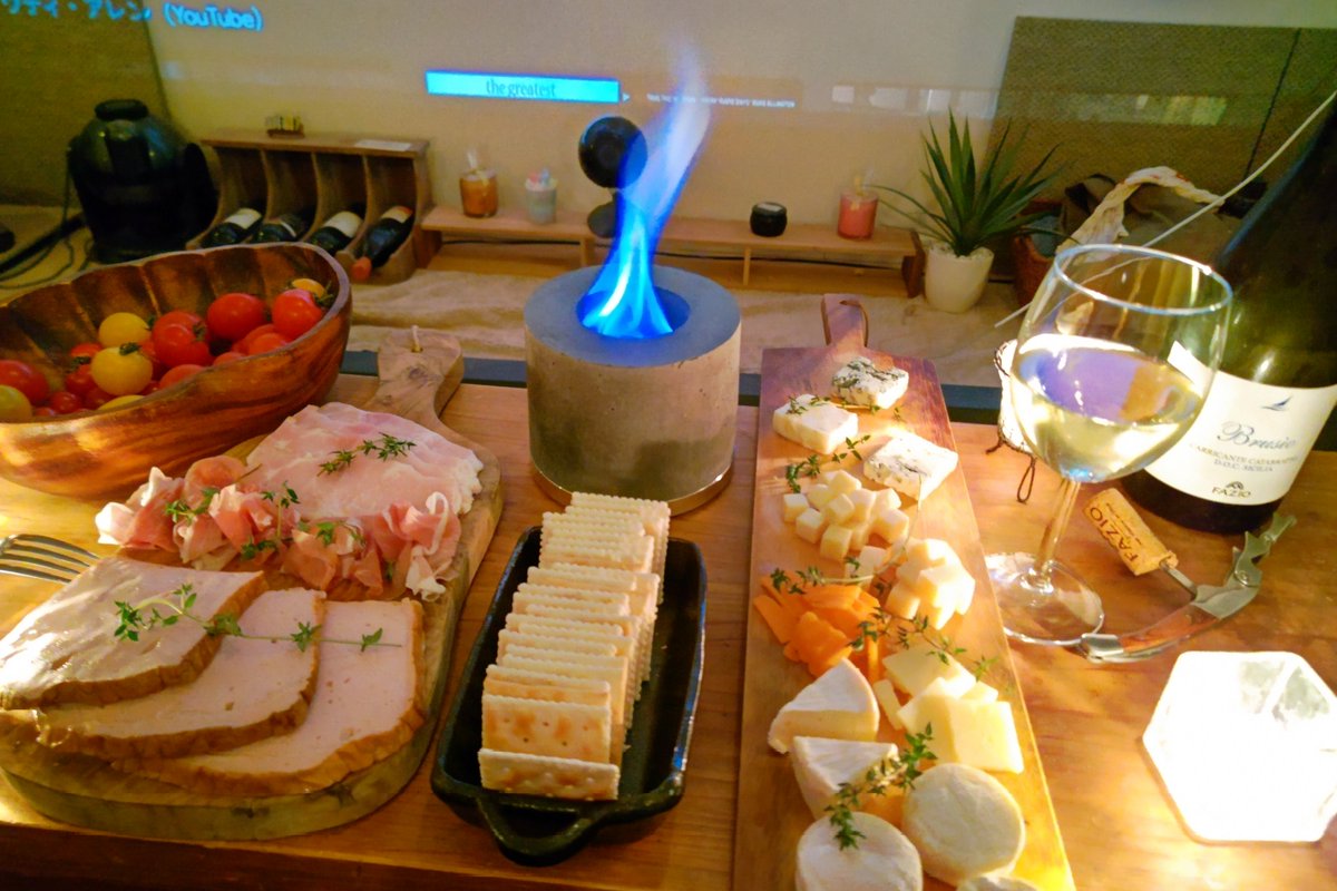 masaosaito's tweet photo. #自炊 #おうちごはん #料理 #cook #cooking #dish #meal #cuisine #AQUOSR6 #FlickerFire #フリッカーファイヤー
ジャンボンとフロマージュの盛り合わせ
蒸し野菜のサラダ
熟成肉のステーキ
白ブドウとモッツァレッラのインサラータ・カプレーゼ https://t.co/CRfq2bKMvX