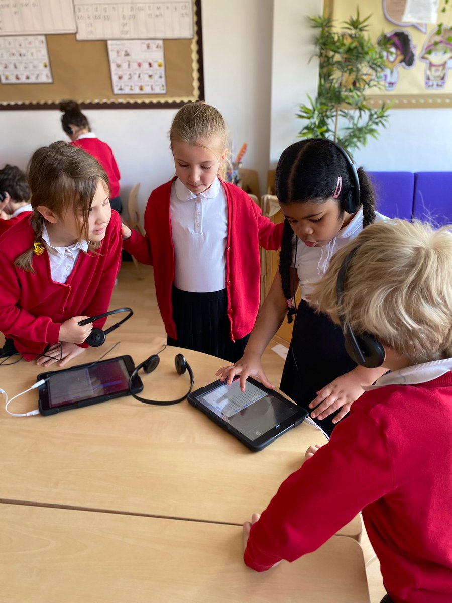 RinglandPrimary's tweet photo. Another creative, fun filled day for #DosbarthMaple today working with @VisibleMusic_UK on our GarageBand project! 🎸🥁 After exploring loops, we each produced a range of funky and catchy tunes! Lots of smiles all day! Diolch Alex! @EAS_ExpressArts @EAS_Digital @operasonic 🎶 🎼 https://t.co/bS3Q9SfHDe