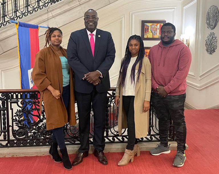 RodneyHayti's tweet photo. Je salue l'initiative de l'Ambassadeur @BocchitEdmond d'avoir choisi la jeune artiste @SoleilTafa en vue de perfomer ce vendredi devant plusieurs invités de l'Ambassade. Je serais ravi si l'artiste @JahbFeray faisait partie de Line-up pour défendre la tendance vaudou. https://t.co/uZ1vchbJea