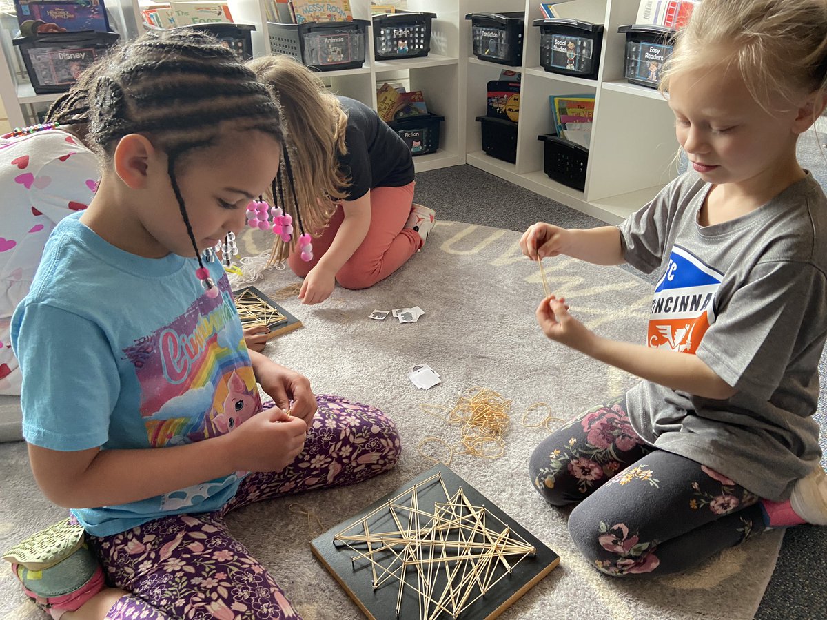 IHPSSpanish's tweet photo. We’ve had the best time integrating STEM into Spanish this week! We’ve been singing the song “Diez elefantes se balanceaban” and were challenged to make a web that held 10 elephants. ¿Cuántos elefantes se balanceaban? ❤️🐘🕸 A big GRACIAS to @monica_dawkins. #IHPromise #EpicIHPS https://t.co/HoNBWTG1F0