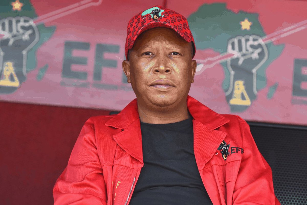 sihlehlongwane3's tweet photo. They’ve warned us about you and we never listen. What you did to Nhlanhla Lux revealed the real you. As a young person from the township I’m really disappointed Mxm #arrested #nhlanhlalux #Dobsonville #VoetsekEFF #EFF https://t.co/5to599UpKj
