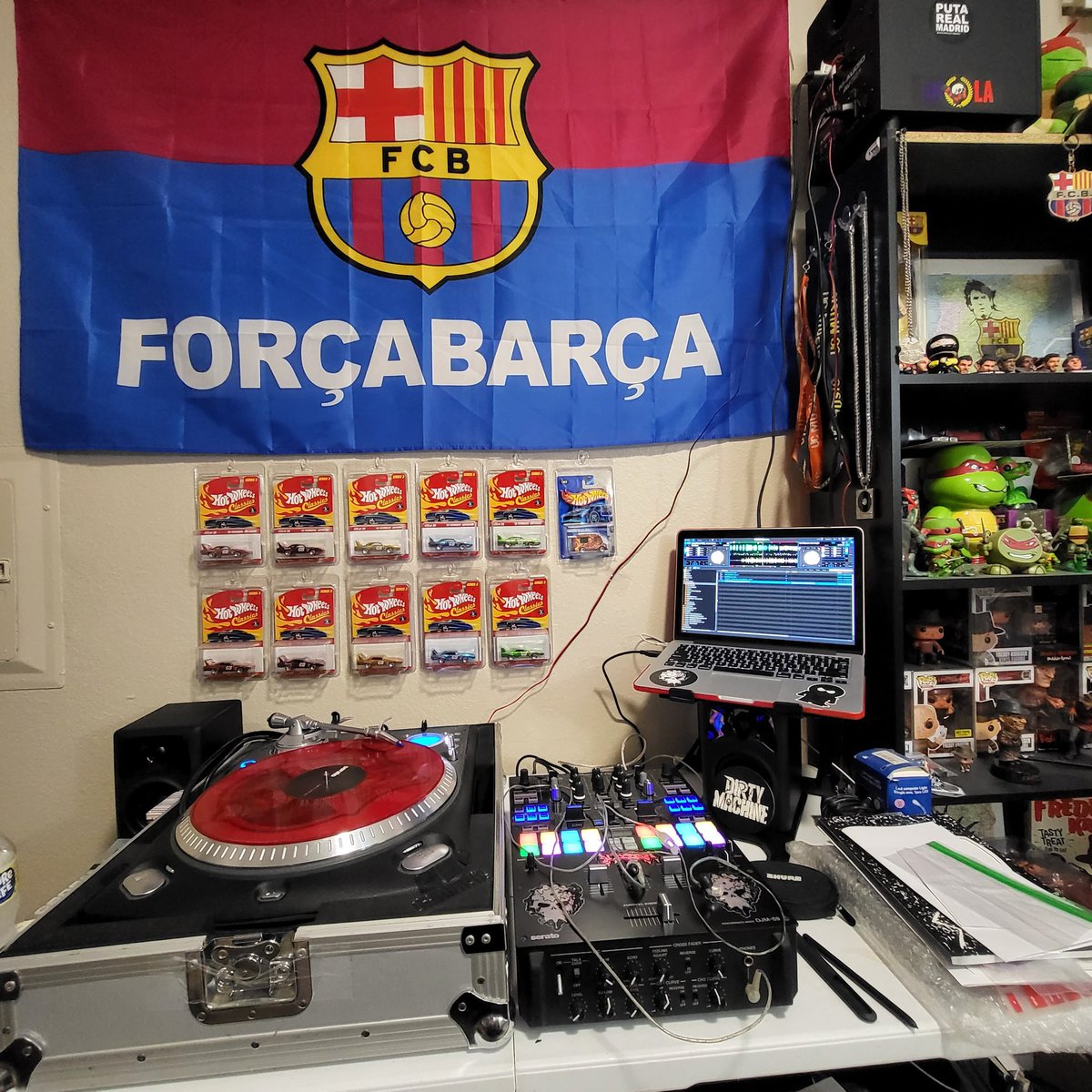 Barcelonista909's tweet photo. Workin on our new song.
Trabajando en nuestra  nueva cancion #DirtyMachine  #NoAlliance https://t.co/42kEv2pVUr