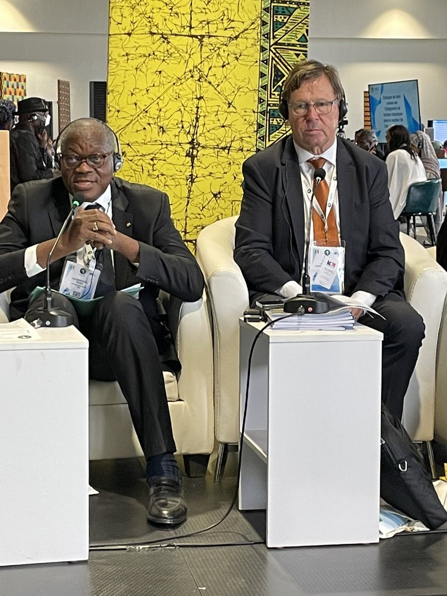 aubertmh's tweet photo. Avec les maires d’#Afrique, @Les_Yvelines défendent un modèle organisé d’#assainissement non collectif, + adapté, moins cher, permettant une économie circulaire des boues et une ressource pour les communes #SPANC #WorldWaterForum9 @UCLGAfrica https://t.co/ZY2erPhVaB