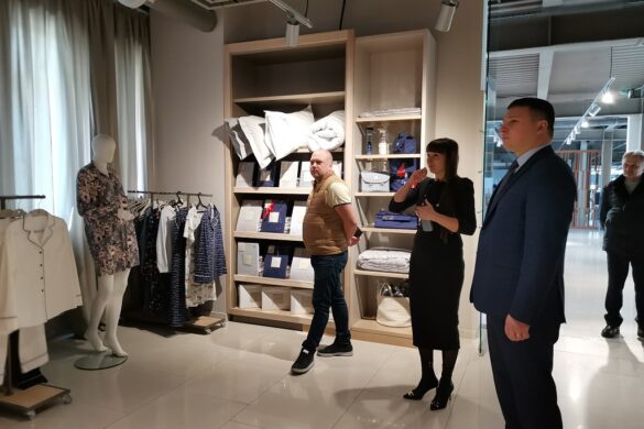 Глава Кохмы посетил швейное предприятие, успешно работающее на ниве импортозамещения 
vlast.io/glava-koxmy-po…
vlast.io/wp-content/upl…