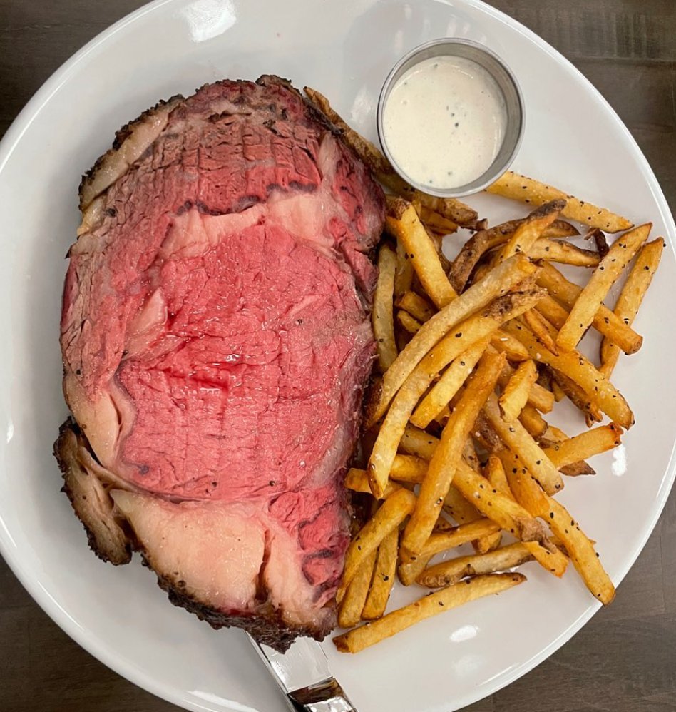jbarmbbq's tweet photo. Simplicity at its finest. 🥩 🍟

It's Prime Rib night. Sink your teeth into 14oz of post oak-smoked prime rib with horseradish sauce. It's here from 6pm to sellout. #EaDoHouston https://t.co/MszXeuzJas