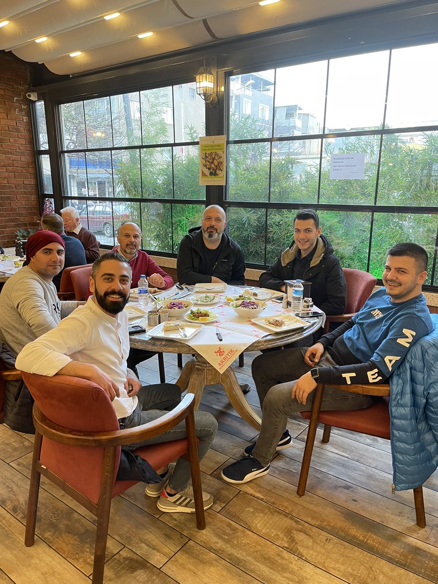 Ekip arkadaşlarımız ile birlikte hoş bir akşam yemeği ….. 🧿

<a href="/KURALSIZ94/">Santoroni</a> <a href="/ErayKoktay/">Eray Koktay</a> <a href="/oktayohcak/">Oktay Ohcak</a> <a href="/sekinyank/">seçkin yanık</a>