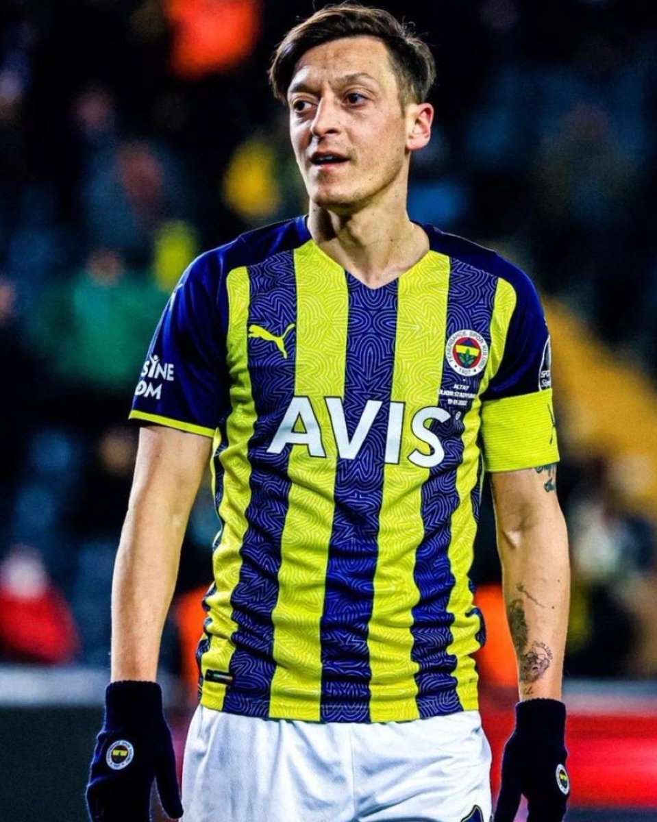 kzbnccn's tweet photo. Mesut Özil > Ali Koç  (Noktaaaa) https://t.co/AqCqTpULWn