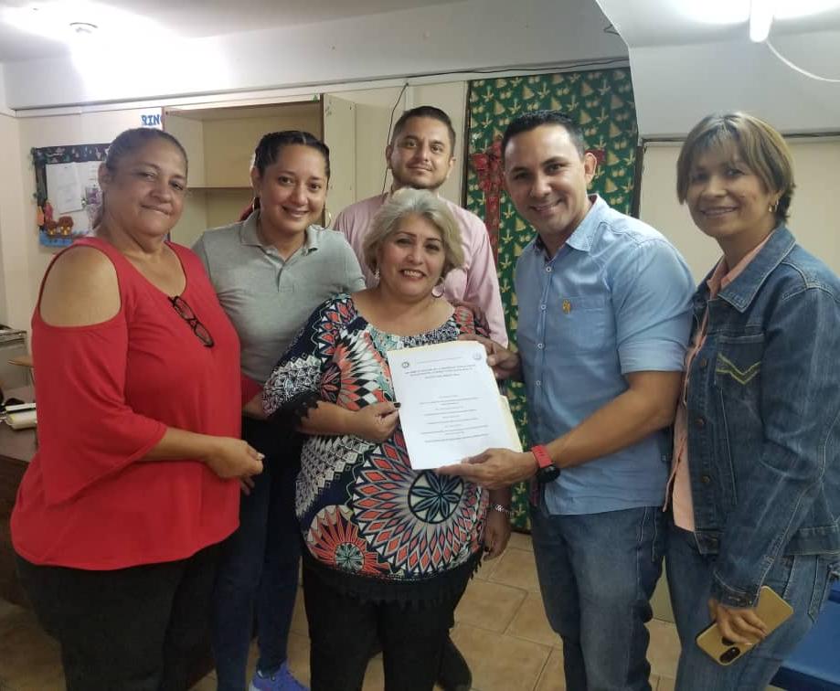 Entrega de Informe de Gestión de la División de Educación de Adolescentes Jóvenes y Población Adulta ¡¡DIOS BENDIGA SIEMPRE PROF ZENDY BURGOS!!  #TodoElZuliaUnaEscuela  🤝❤️