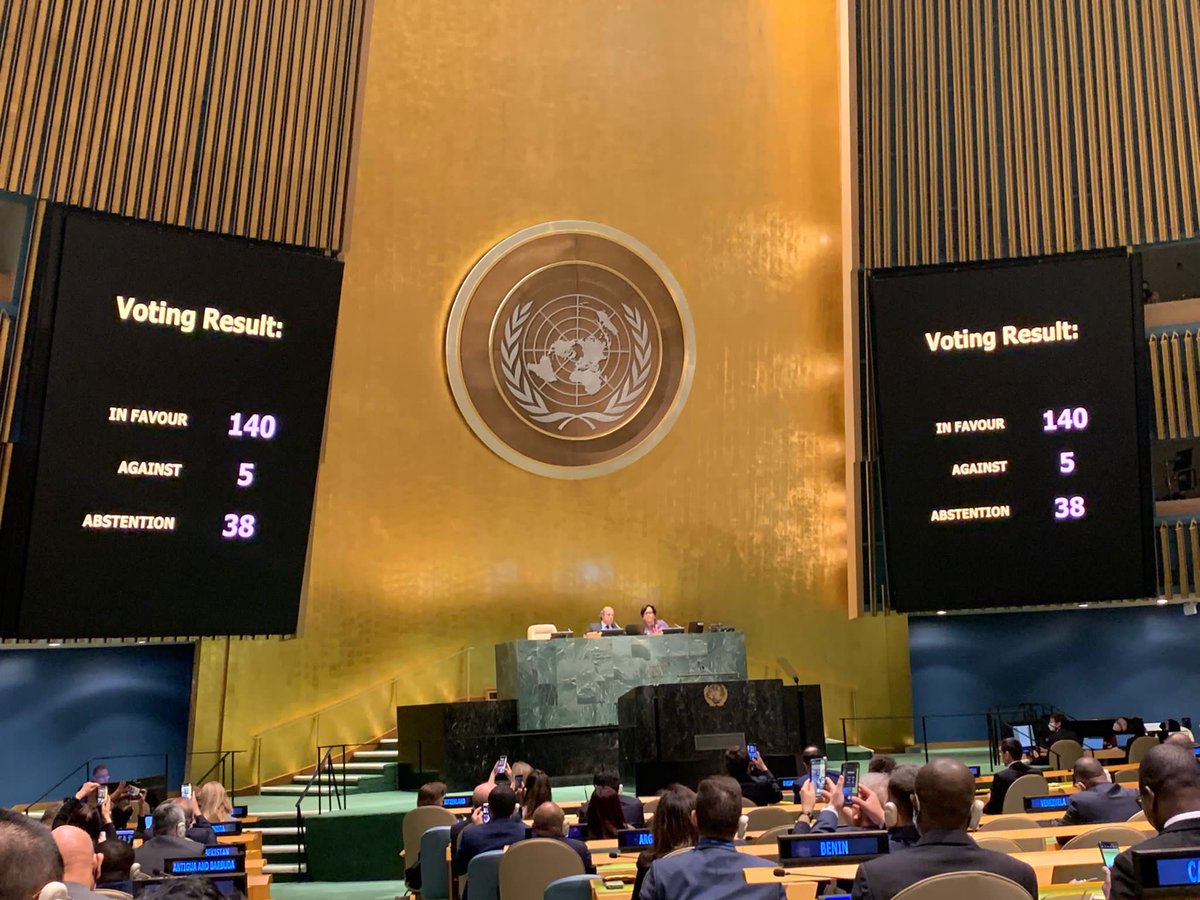 CroatiaUN's tweet photo. At today’s resumed emergency special session on #Ukraine, the #UNGA adopted a humanitarian resolution with 140 votes in favor, 5 against and 38 abstentions. 

The resolution calls for an immediate cessation of hostilities &amp; the protection of civilians 🇺🇦🇺🇳.

#StandWithUkraine https://t.co/2a4n33ASO3