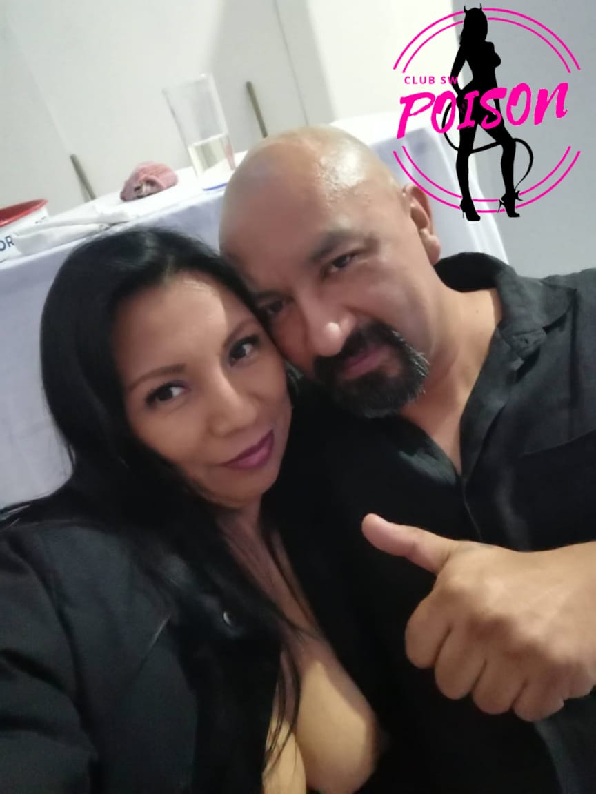 CarmenYRicardo1's tweet photo. Hola  somos sus amigos y cómplices Carmen y Ricardo de 40 y 42 años gusto por los trios e inter  anfitriones de @ClubSwPoison los invitamos a pasar una velada muy cachonda y llena de ambiente en el club donde todos se la pasan bien los esperamos partir de las 10pm https://t.co/pwC3Mg3gF5