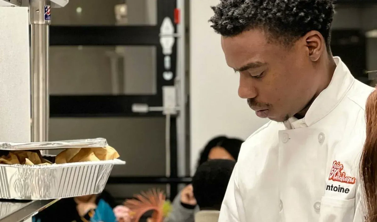 soulphoodie's tweet photo. New ghost kitchen will help Black chefs launch virtual brands. Melon Kitchen is providing space and capital for Indianapolis restaurateurs to develop their own concepts, with the goal of scaling them beyond the incubator. https://t.co/Yi1u7clnsD https://t.co/VtmTey2ixs