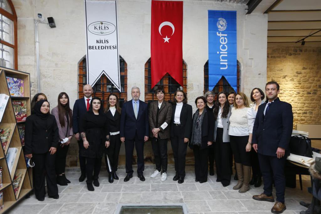 UNICEF Türkiye (@unicefturk) on Twitter photo UNICEF İş Danışma Kurulu üyeleri <a href="/DellTurkiye/">DELL Türkiye</a> <a href="/doganholding/">Doğan Holding</a> ile #Gaziantep ve #Kilis'te UNICEF-destekli projelerin ziyareti bugün gerçekleşti.
İlham verici ziyaretlerde #ergen ve #gençler için ‘beceri geliştirme’ fırsatlarını birlikte nasıl geliştirebileceğimizi tartıştık. UNICEF İş Danışma Kurulu üyeleri <a href="/DellTurkiye/">DELL Türkiye</a> <a href="/doganholding/">Doğan Holding</a> ile #Gaziantep ve #Kilis'te UNICEF-destekli projelerin ziyareti bugün gerçekleşti.
İlham verici ziyaretlerde #ergen ve #gençler için ‘beceri geliştirme’ fırsatlarını birlikte nasıl geliştirebileceğimizi tartıştık.