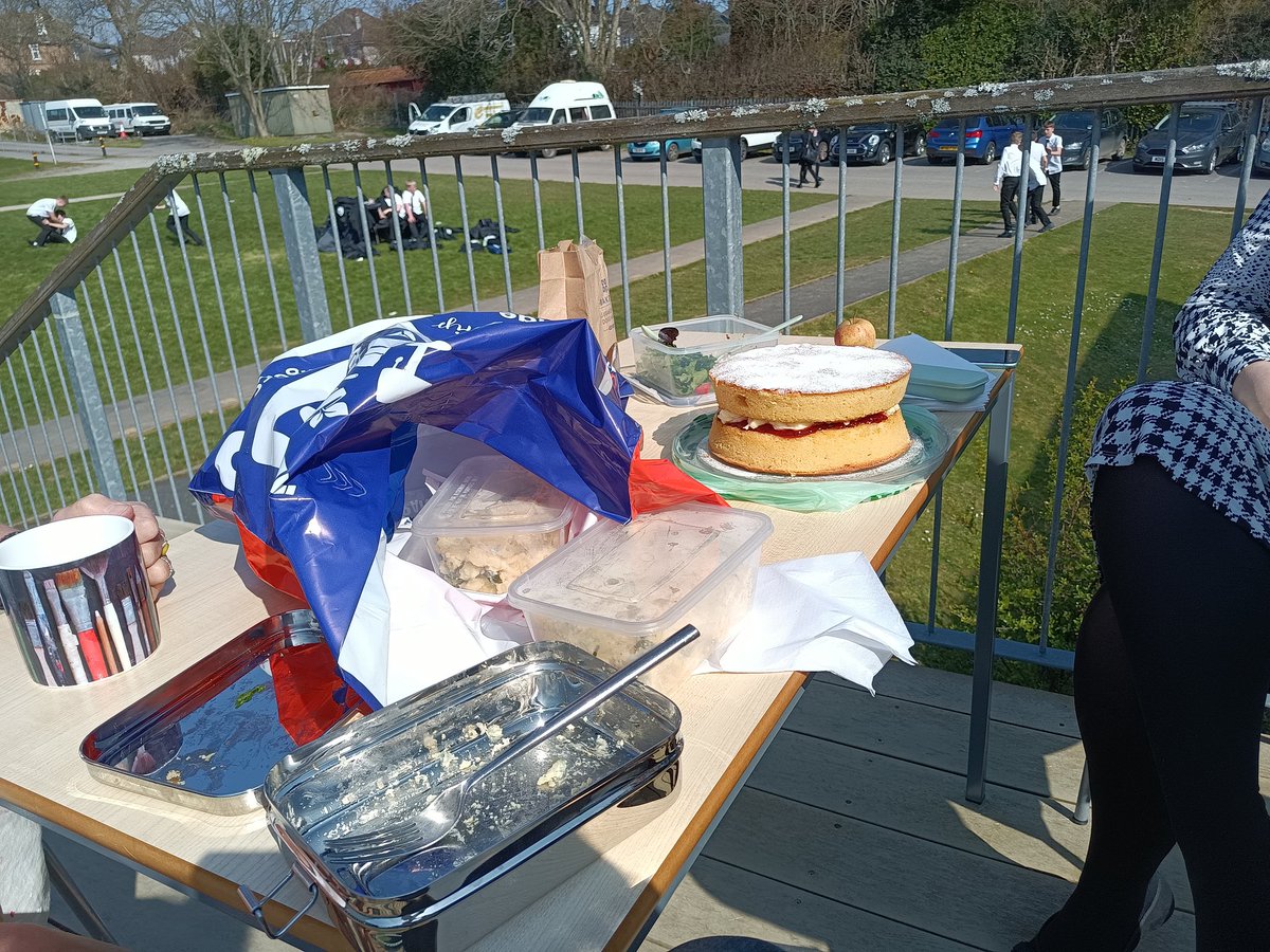 Jimmy_Edwards's tweet photo. The first @HelesSchool lunchtime club was a great success. #TeamHeles #sunshine #GoodFood #AmazingCake https://t.co/mWfDfqY9va