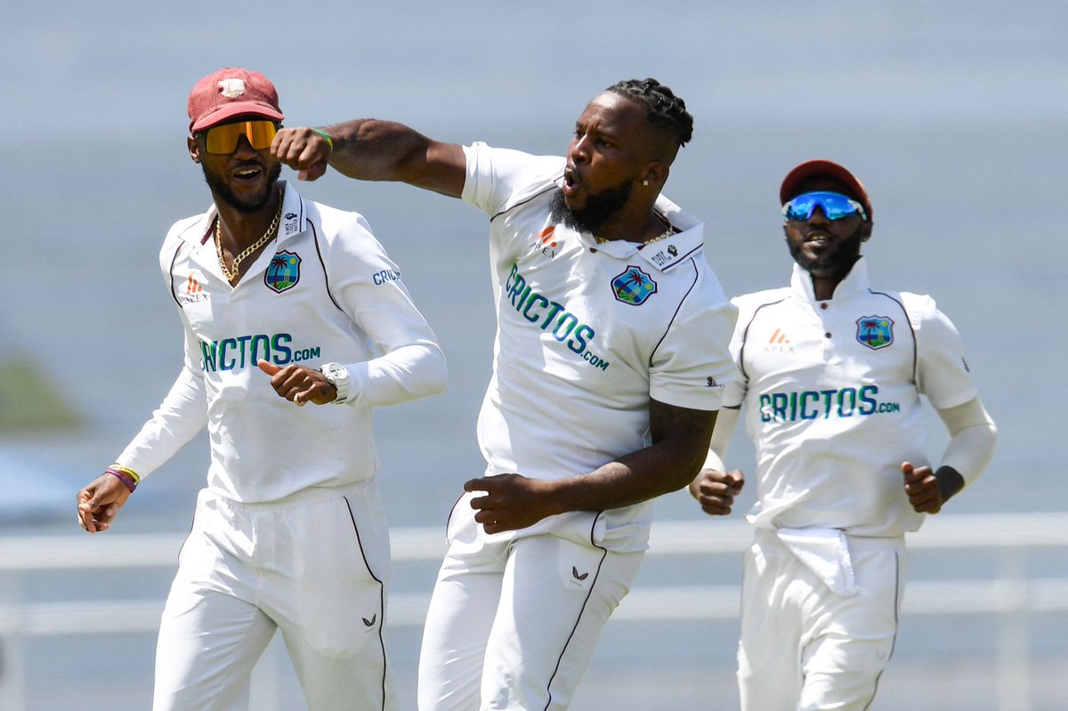 windiescricket's tweet photo. What a bowling spell so far from @kyle_mayers 🤩
5-5-0-2 #miserly
#WIvENG #MenInMaroon
Scorecard - https://t.co/6ut03SF3yG https://t.co/Df8Vi5kiUG