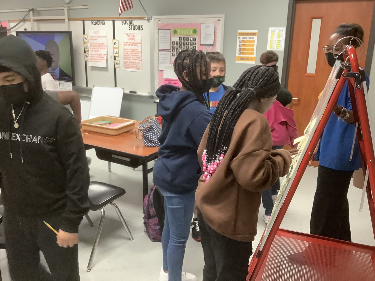 dr_dharvey's tweet photo. Scholars in @HearneMrs’s class shared why their grateful today! 💙💛#AldineSELWeek #JESLevelUp https://t.co/WHnTFHmjwN