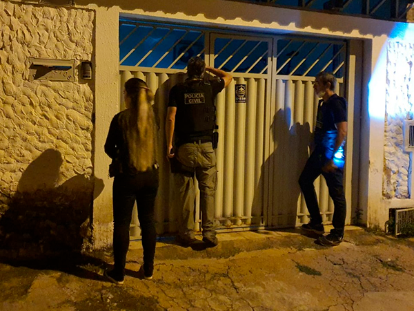pcdf_oficial's tweet photo. A #PCDF, como apoio da #PCGO, deflagrou a Operação Bad Broker. A ação, realizada #Corf, teve a finalidade de reprimir a ação de corretoras de imóveis, de Goiânia/GO, que aplicaram golpes no DF.

Leia mais: https://t.co/u8JUEVaFOa

#pcdf #investigacao #investigacaopolicial https://t.co/0F13XCZY3Y
