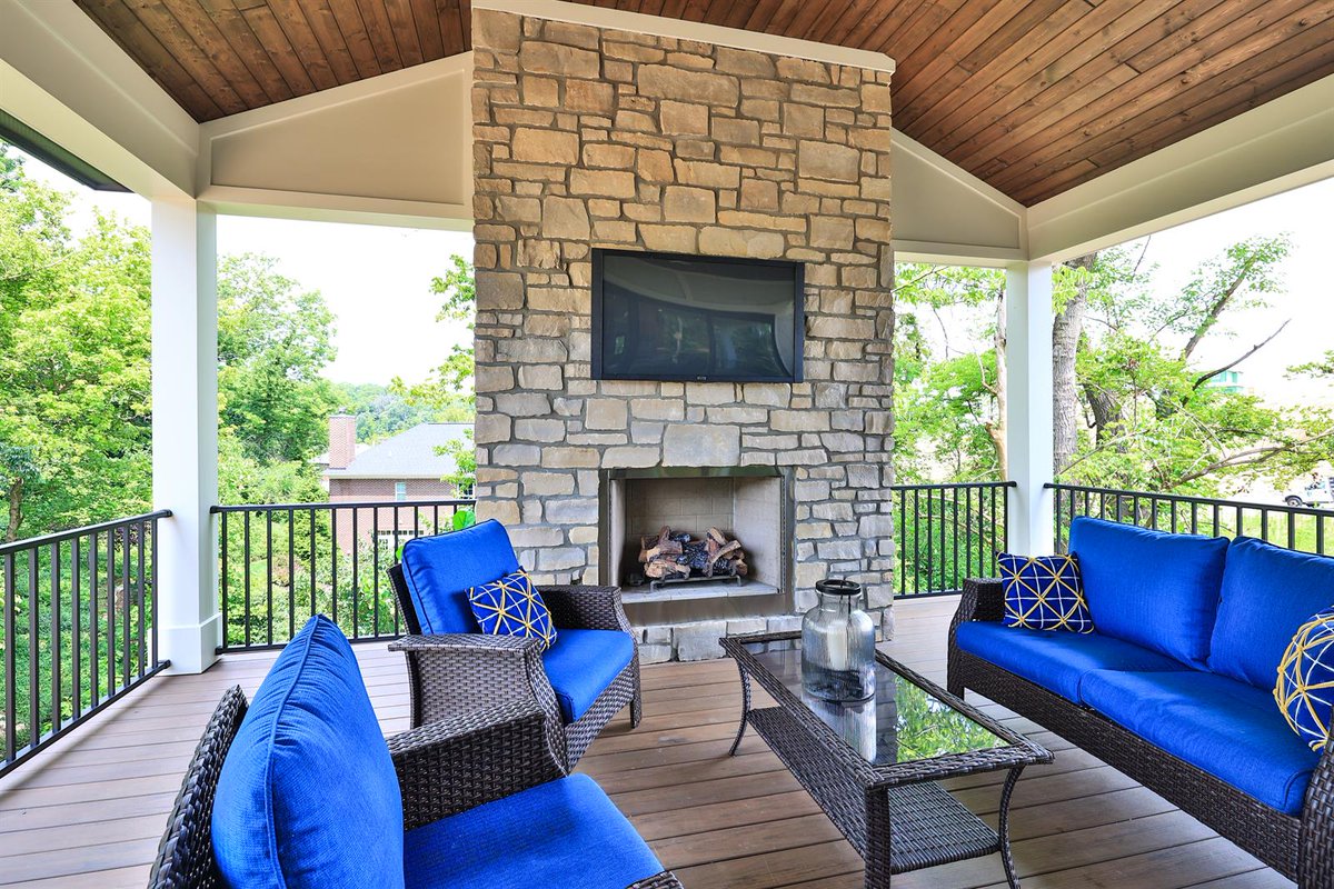 JoshuaOneGroup's tweet image. New data shows there were more home buyer showings in December than in any December since 2016. Existing-home sales in 2021? Highest level since 2006. New listings currently for sale? January was the lowest January since 2017. joshuaone.com

#sellersmarket #customhomes