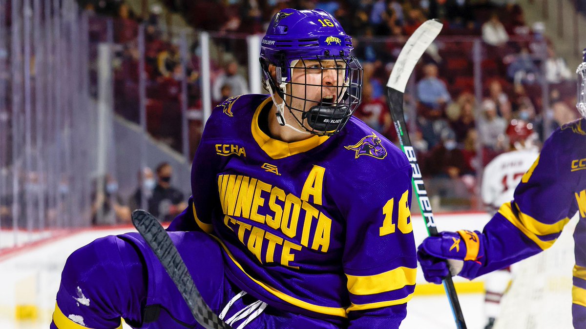 miagigusto's tweet photo. Best of luck to our Elk River Hockey Alumni playing in the NCAA Tournament! We are cheering you on back home! #ElkPride! @Reggie_Lutz @bentonmaass11 @perbix15 @Perbixx12 @ERHShockey @ElkRiverHockey @ElkRiverBLC https://t.co/B25fzaDdg3