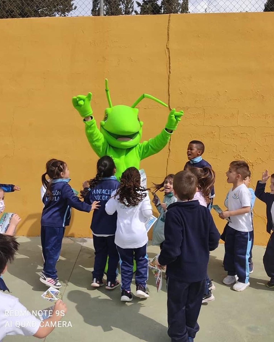 CristoRey_FV's tweet photo. Ayer nos visitó la Hormiga Victoria gracias a la #EscuelaDeportiva y a #Foovy
Los alumnos mantuvieron un diálogo en inglés para conocer sus aficiones deportivas....¡gracias por esta divertida visita!
#tumetaesmicamino #caminamosjuntos 👣 https://t.co/7mRIE0HAOV